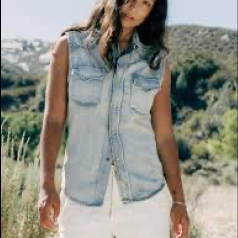 Imogene + Willie sleeveless Leah button down